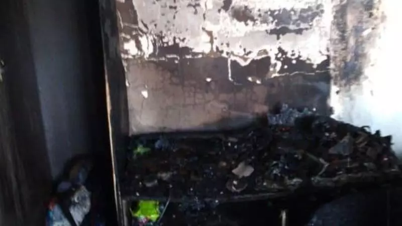 В селе у Томари полностью выгорела квартира, где жила мать с трехлетним ребенком