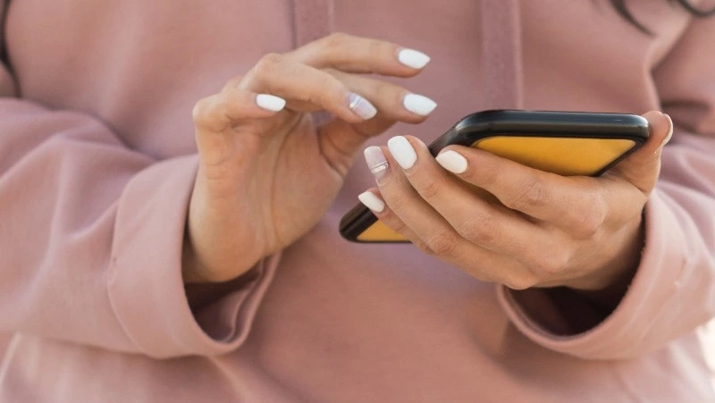 Девушка из Южно-Сахалинска украла у возлюбленного матери 85 тысяч рублей