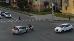 Водитель мотоцикла взлетел в воздух после удара об автомобиль в Южно-Сахалинске