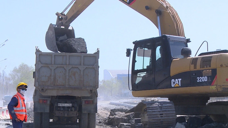 По вине подрядчика ремонт дороги на пересечении проспекта Мира и улицы Фархутдинова затянется