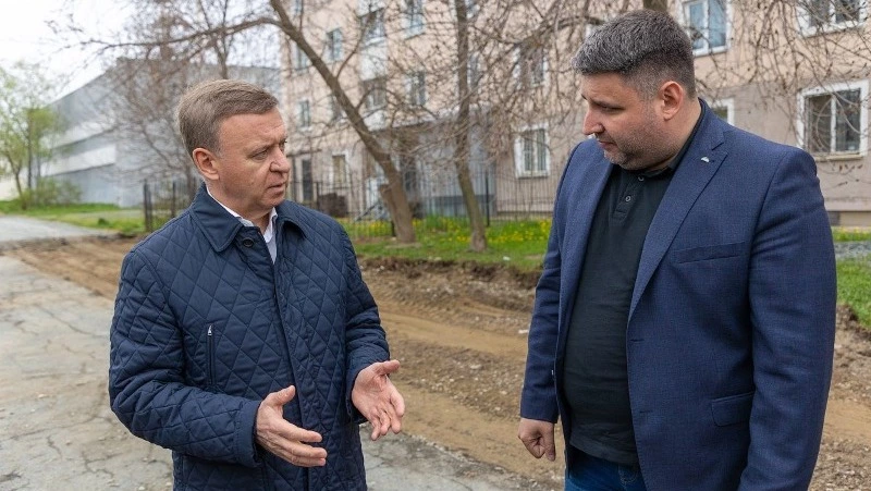 Сергей Надсадин проверил ход ремонтных работ на дорогах Южно-Сахалинска