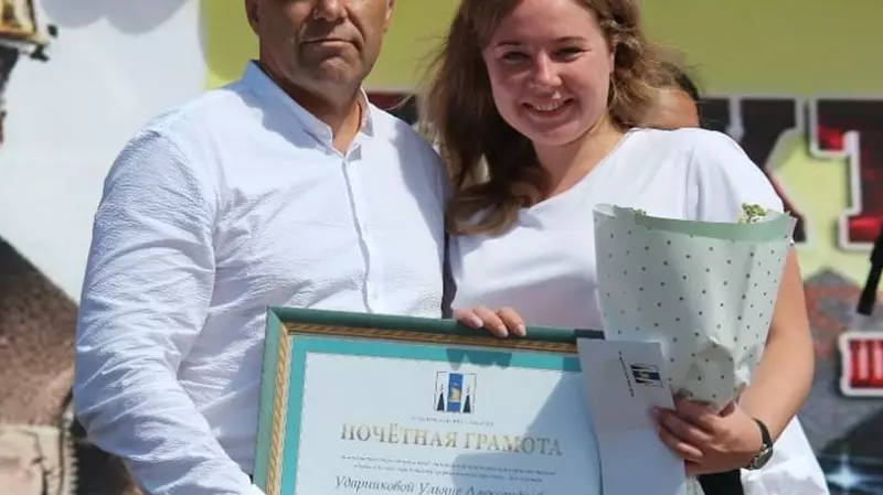 Сахалинке вместо денег подарили пустой конверт на День шахтера