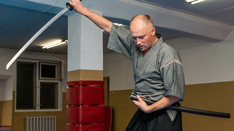 Сахалинцев обучили японскому древнему искусству битвы на мечах