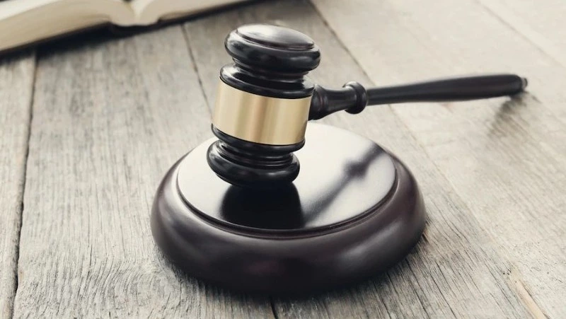 Пьяный мужчина украл коляску из подъезда в Корсакове