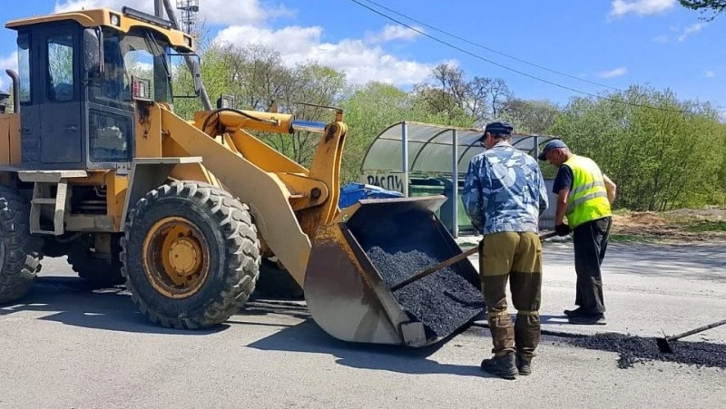 Более 22 тысяч кв метров ямочного ремонта провели за неделю в Сахалинской области