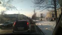 Жители Южно-Сахалинска никак не могут привыкнуть к трехфазному режиму светофора на Емельянова
