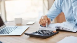  Больше 40% жителей Сахалина согласны на снижение зарплаты ради сохранения работы