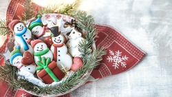 Вкусный и полезный Новый год: как выбрать сладкий подарок на Сахалине