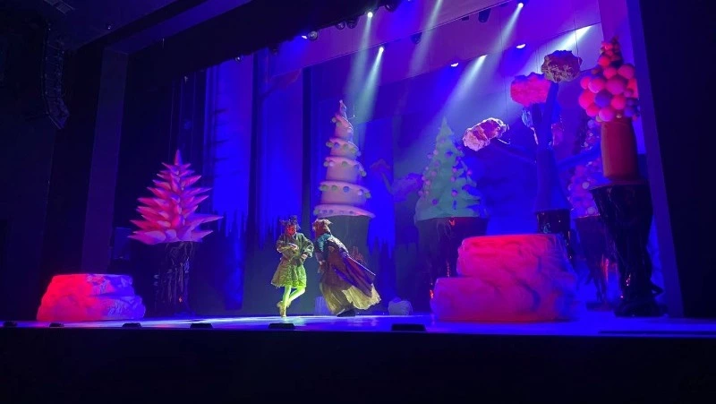 Школьников Сахалина поздравили на губернаторской елке в Чехов-центре