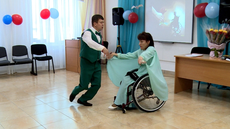 Анивские инвалиды организовали концерт для пациентов и врачей реабилитационного центра