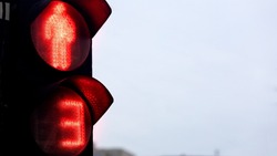 Новый светофор с вызывной кнопкой установят возле школы в Луговом