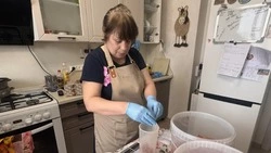 «От мамы Шамана»: жительница Сахалина приготовила для бойцов СВО тысячи порций супа