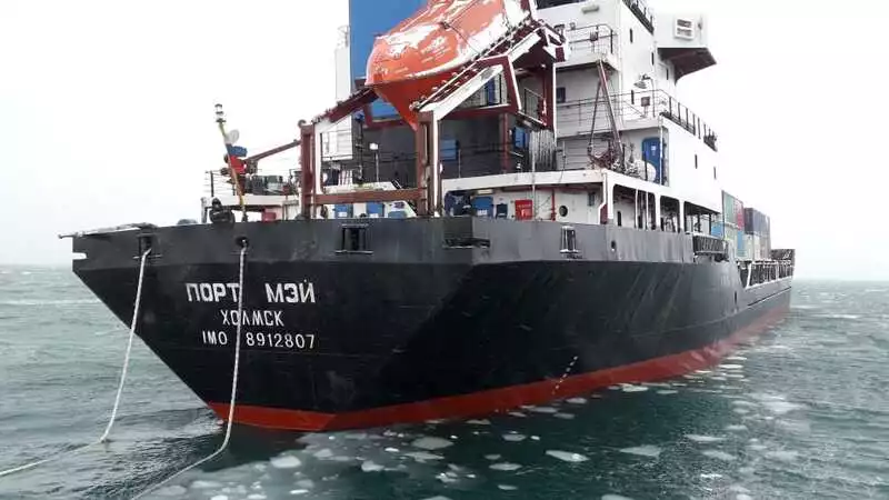 Голодные сахалинские моряки пытаются добраться до Находки