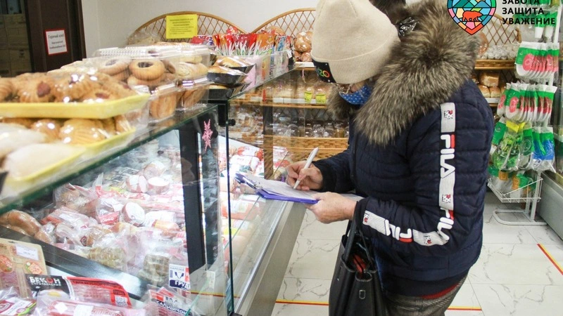 «Серебряные» волонтеры» Корсакова проверили социальный магазин на Приморском бульваре