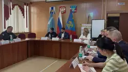 Мэр Углегорского района провел рабочую встречу для обсуждения поддержки участников СВО и их семей