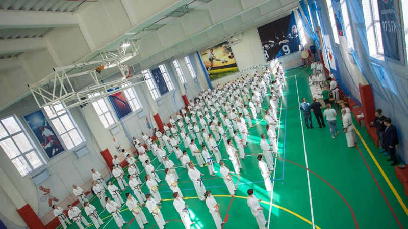 Двое сахалинских каратистов сдали экзамен на черный пояс