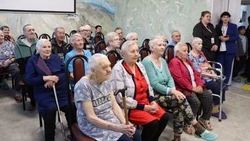 Депутаты «Единой России» организовали праздник для сотни пожилых жителей Холмского района