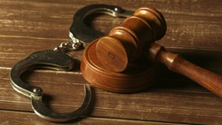 Мужчина украл у друга инструменты на 18 тысяч рублей в Корсаковском районе
