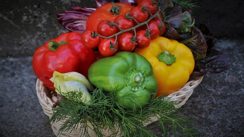 Идем за продуктами: на Сахалине огурцы и помидоры дорожают в 10 раз быстрее колбасы