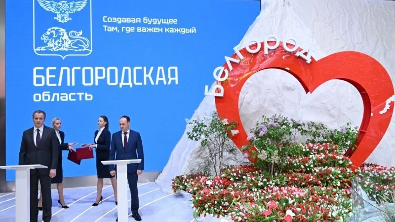 Тысячи тюльпанов распустились на выставке «Россия» в поддержку Белгорода