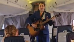 Бортпроводник спел пассажирам рейса Южно-Сахалинск — Итуруп в честь 9 Мая