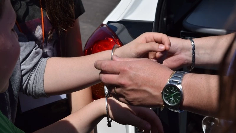 Горе-мать арестовали на 10 суток в Анивском районе за неуплату алиментов