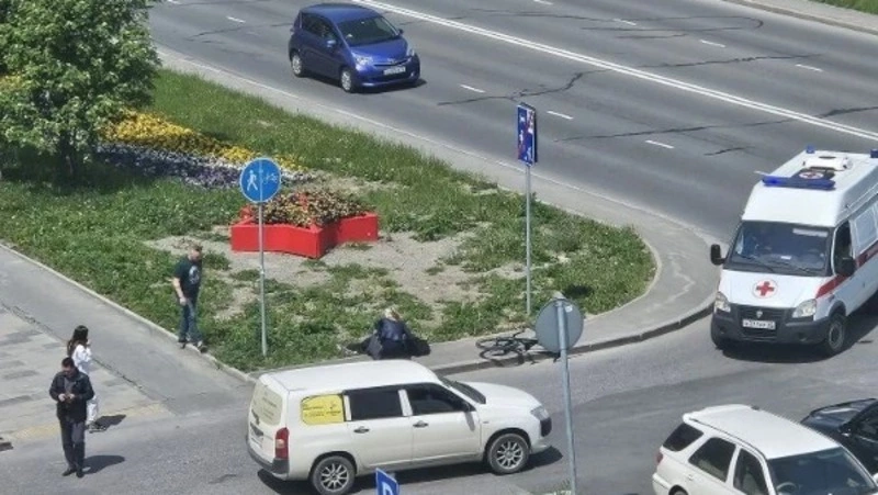 Подросток на велосипеде попал под автомобиль в Южно-Сахалинске