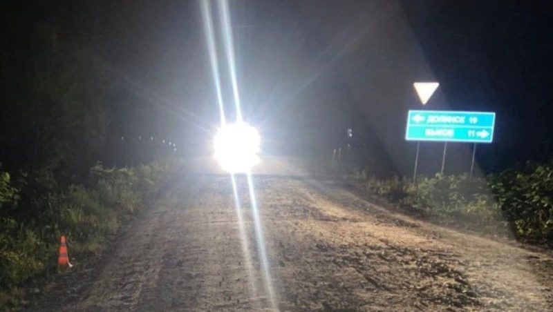 Мототранспорт с водителем и несовершеннолетним пассажиром перевернулся на дороге в Долинском районе