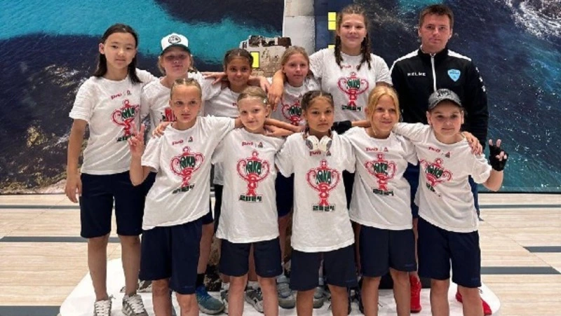 Футболистки команды «Сахалиночка» одержали первую победу в финальных играх турнира «Кожаный мяч»