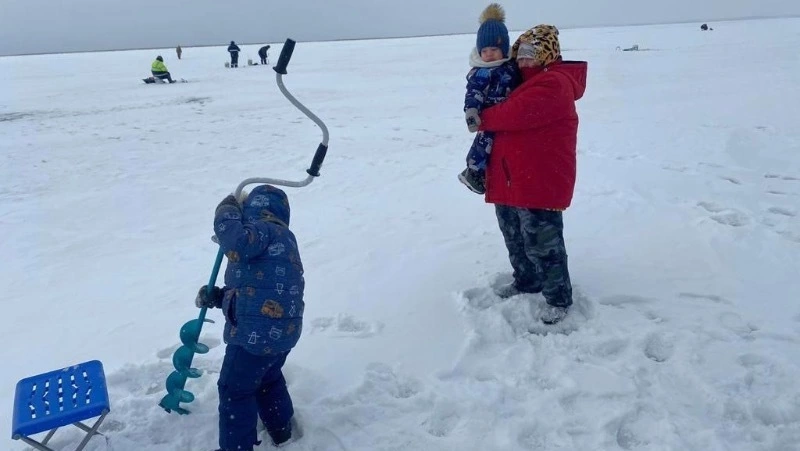 «Даже у трехлетней малышни клюет»: курильчане похвастались уловом корюшки на Кунашире