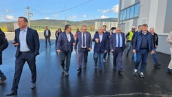 Депутаты Госдумы посетили предприятия, обеспечивающие продовольственную безопасность Сахалина