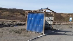 Житель Невельского района добился ремонта остановки без крыши