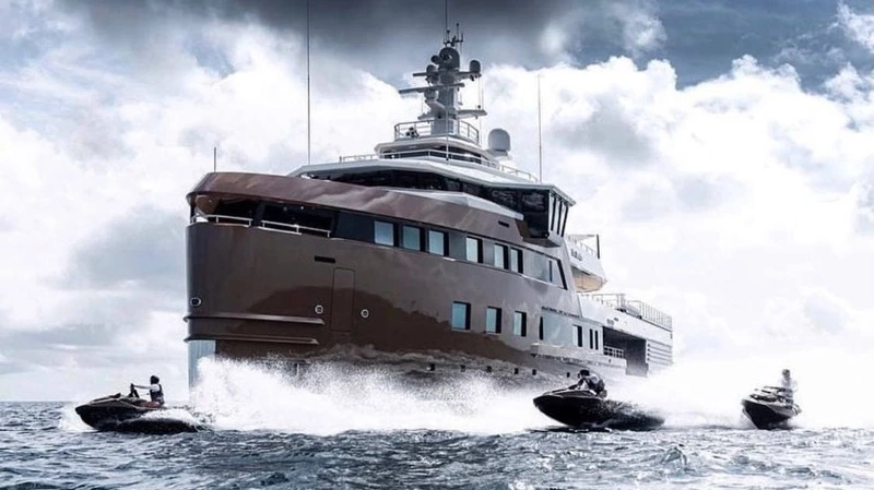 Участники круиза за миллион евро посетили Северные Курилы