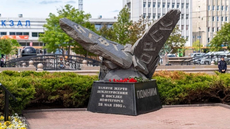 Память жертв нефтегорского землетрясения почтили в Южно-Сахалинске 