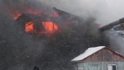 «Что-то на крыше загорелось»: в Невельске вспыхнуло здание городского бассейна 