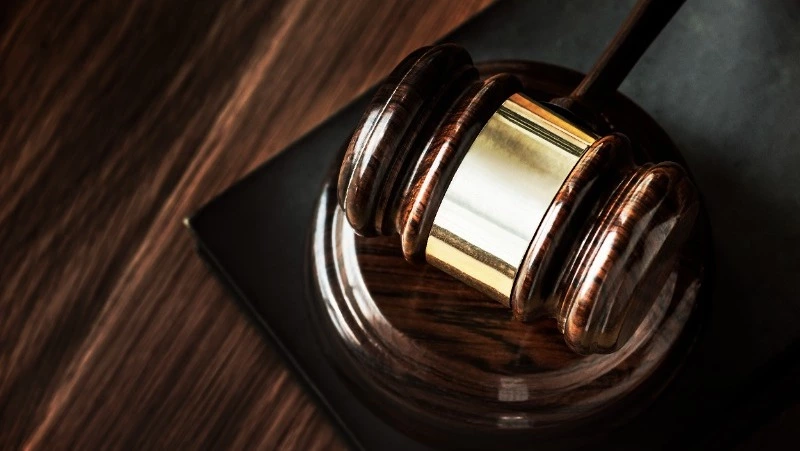 Жителя Невельска приговорили к 3,5 года в колонии за кражу с банковского счета