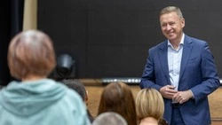 Сергей Надсадин обсудил с жителями Дальнего и Елочек вопросы развития сел