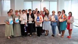 Первые 12 выпускниц «Школы нянь» получили сертификаты на Сахалине 