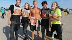 Лес, грязь, адреналин: молодежь с материка проверила на себе сахалинскую «Гонку героев»