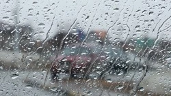 Мощный циклон с ливнями «ударит» по Курилам 30 апреля