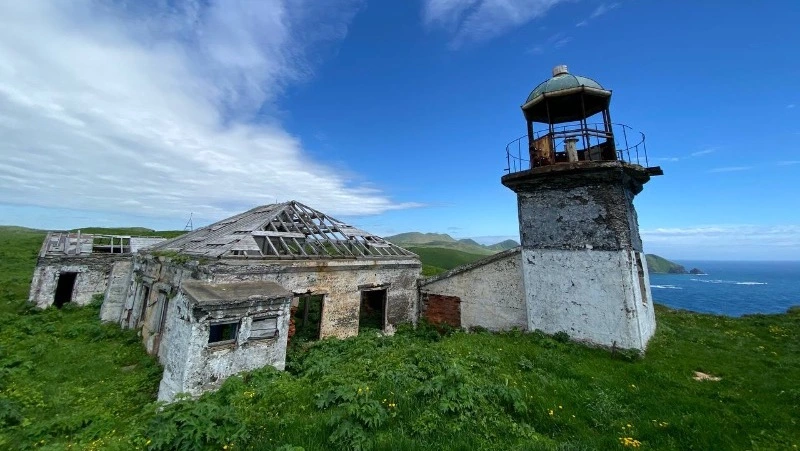 Ведущие «Геометки» рассказали о заброшенном маяке на Сахалине времен Карафуто