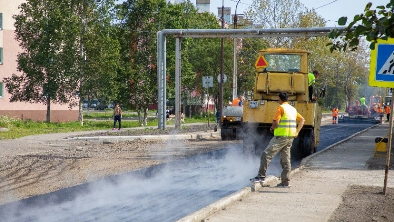 Дорожные службы приступили к асфальтированию дорог в Южно-Сахалинске 13 апреля