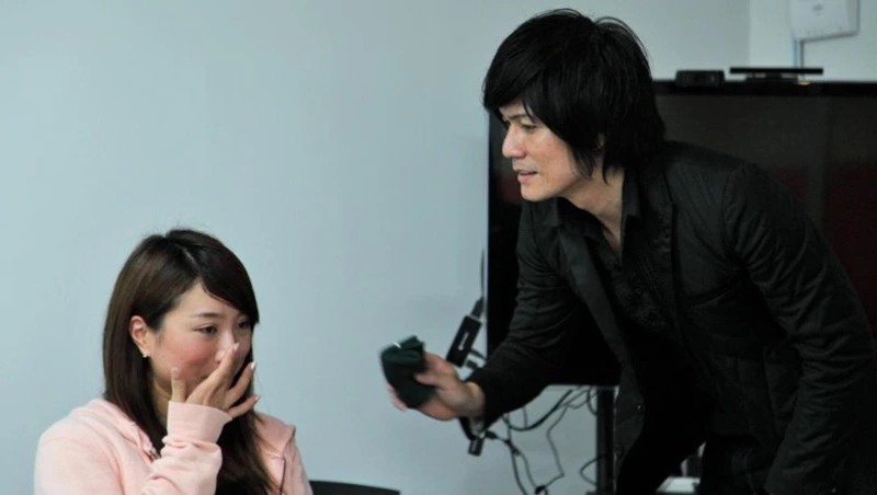 В Японии женщинам, уставшим на работе, вытирают слезы за деньги