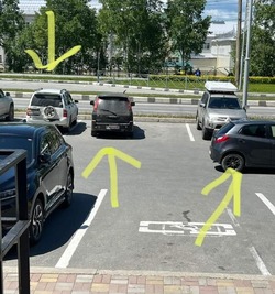 Жителя Южно-Сахалинска взбесило неумение водителей парковаться как надо