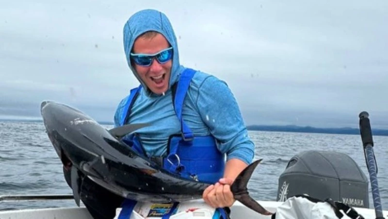 Рыбаки поймали огромных тунцов в Невельском районе