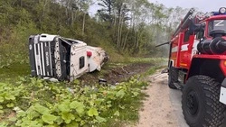 Пожарные предотвратили разлив топлива после ДТП в Холмском районе