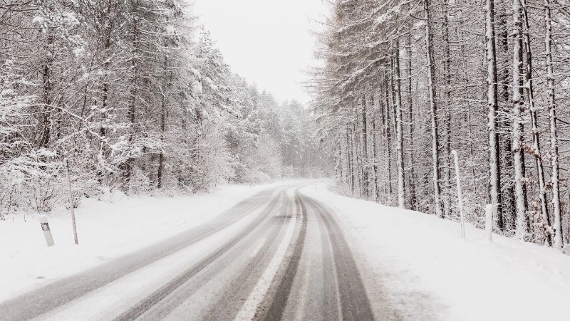 Участок трассы Южно-Сахалинск – Холмск закрыли для всех видов транспорта из-за метели 