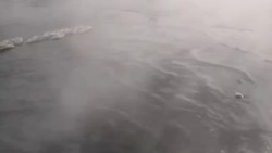 Вода затопила проспект Мира в Южно-Сахалинске из-за аварии днем 20 декабря