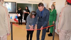 «Парту героев» открыли в начальной школе Макарова в честь Игоря Иванникова
