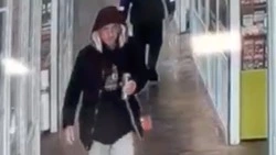 На Сахалине ищут магазинного вора в светлых штанах и темном капюшоне